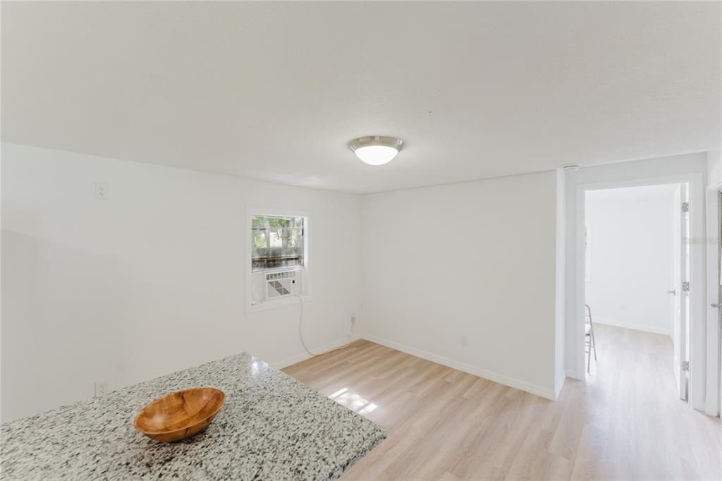 На продажу: $84,950 (2 спален, 1 ванн, 576 Квадратных фут)