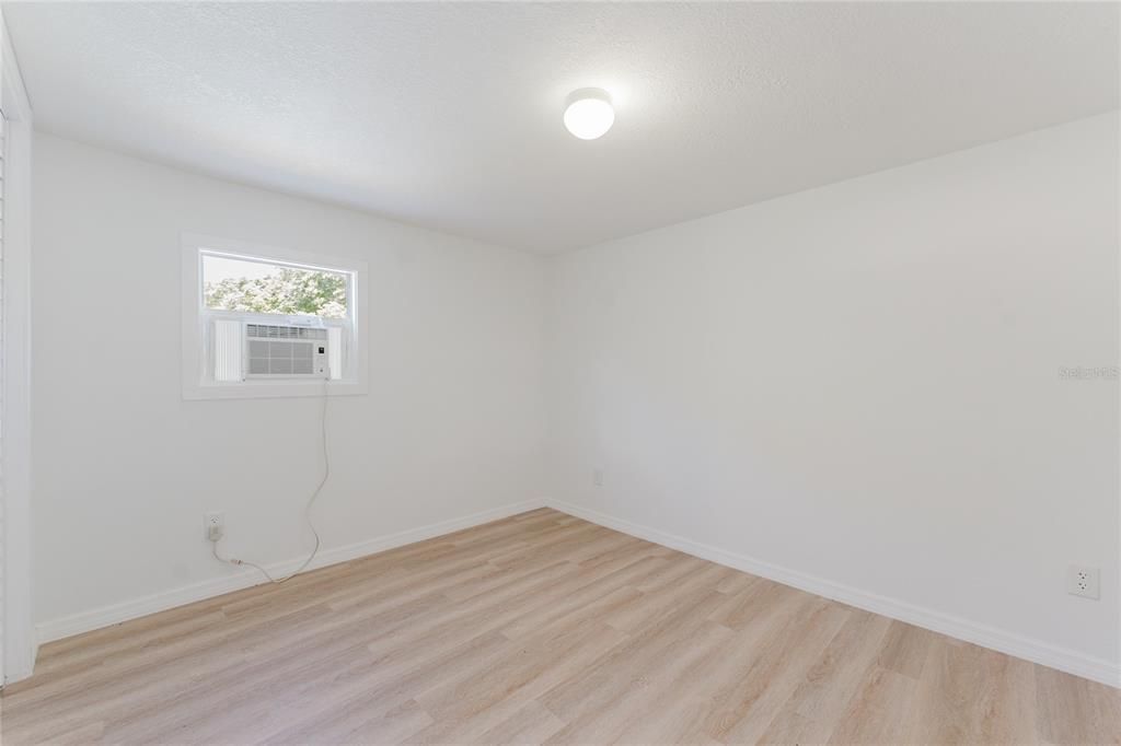 На продажу: $84,950 (2 спален, 1 ванн, 576 Квадратных фут)