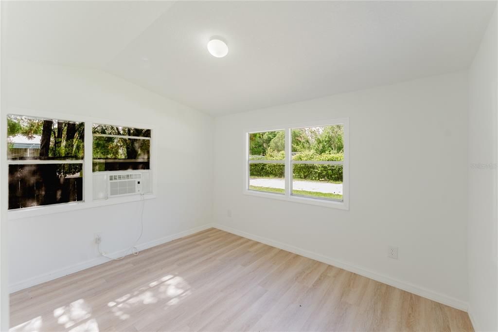 На продажу: $84,950 (2 спален, 1 ванн, 576 Квадратных фут)