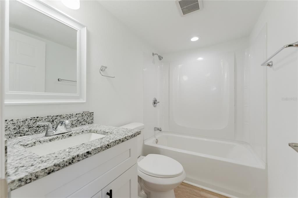 На продажу: $84,950 (2 спален, 1 ванн, 576 Квадратных фут)