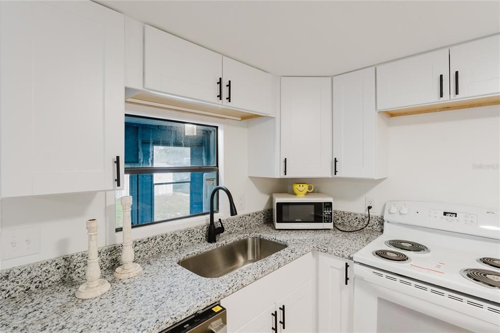 На продажу: $84,950 (2 спален, 1 ванн, 576 Квадратных фут)