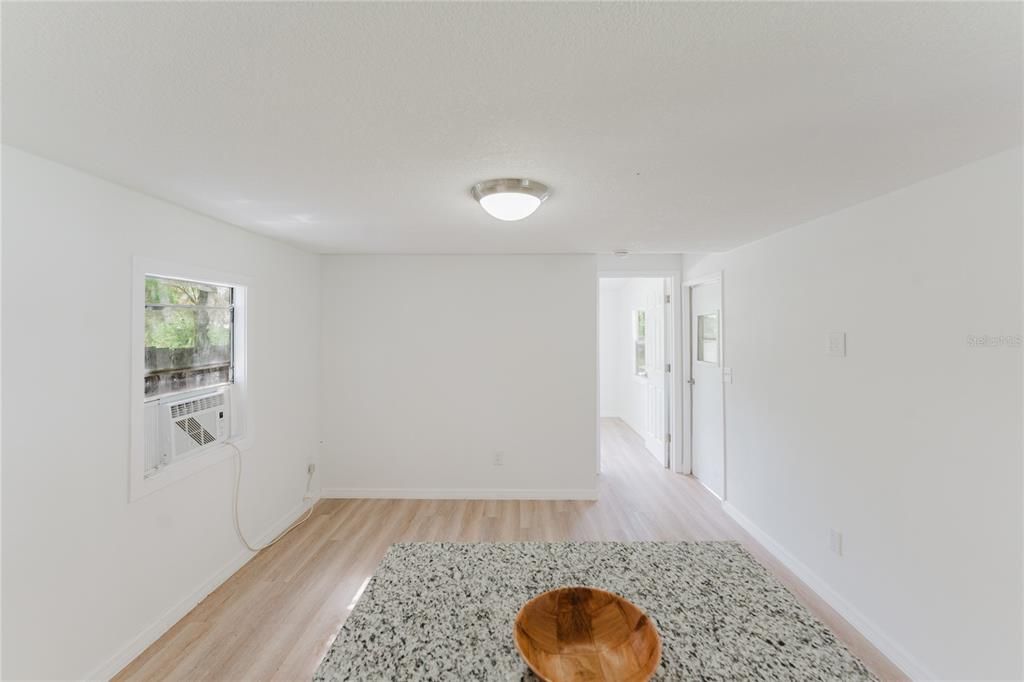 На продажу: $84,950 (2 спален, 1 ванн, 576 Квадратных фут)