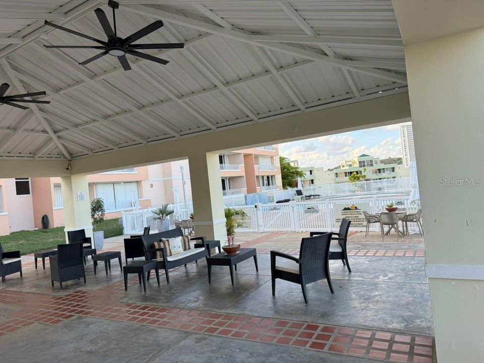 For Sale: $290,000 (3 beds, 2 baths, 1200 Square Feet)