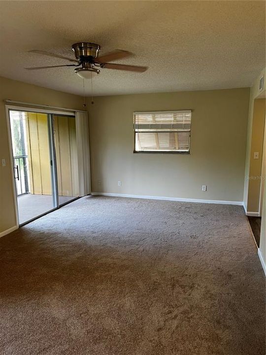 На продажу: $168,000 (2 спален, 2 ванн, 897 Квадратных фут)