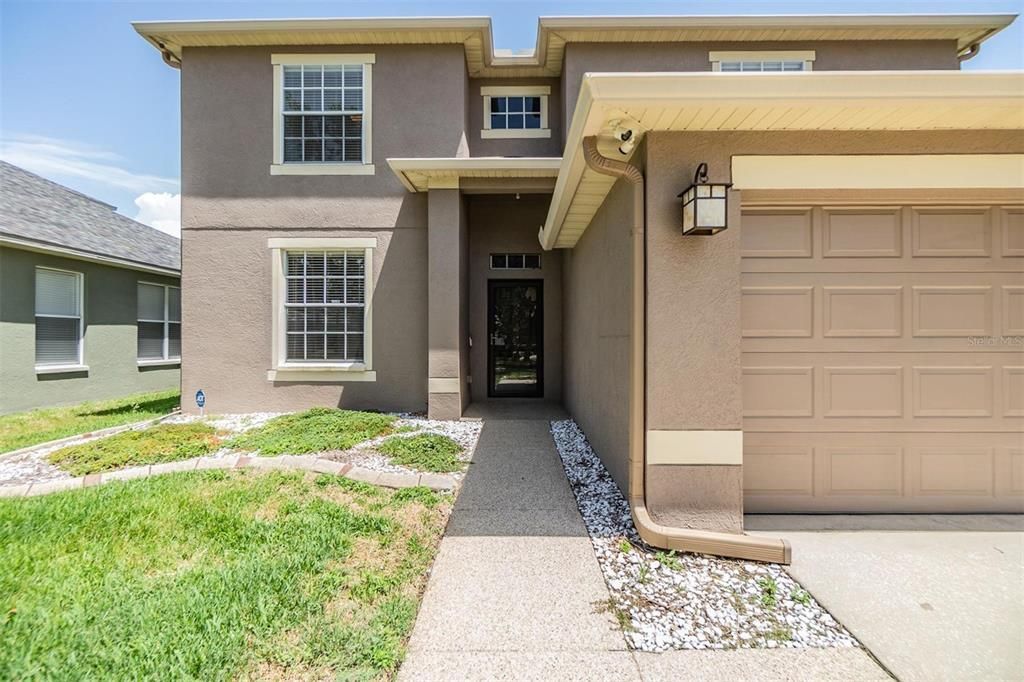 Recently Rented: $2,600 (3 beds, 2 baths, 2470 Square Feet)