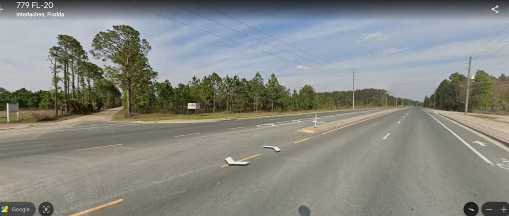 На продажу: $349,900 (4.43 acres)