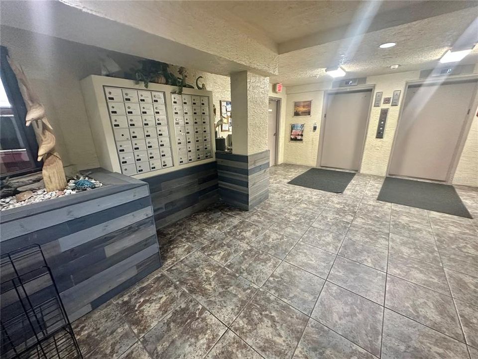 For Sale: $214,900 (1 beds, 1 baths, 733 Square Feet)