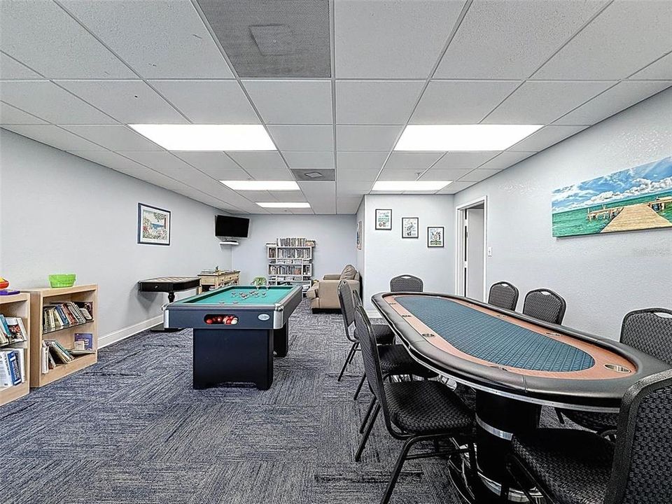 For Sale: $214,900 (1 beds, 1 baths, 733 Square Feet)