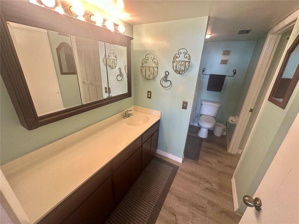 For Sale: $214,900 (1 beds, 1 baths, 733 Square Feet)