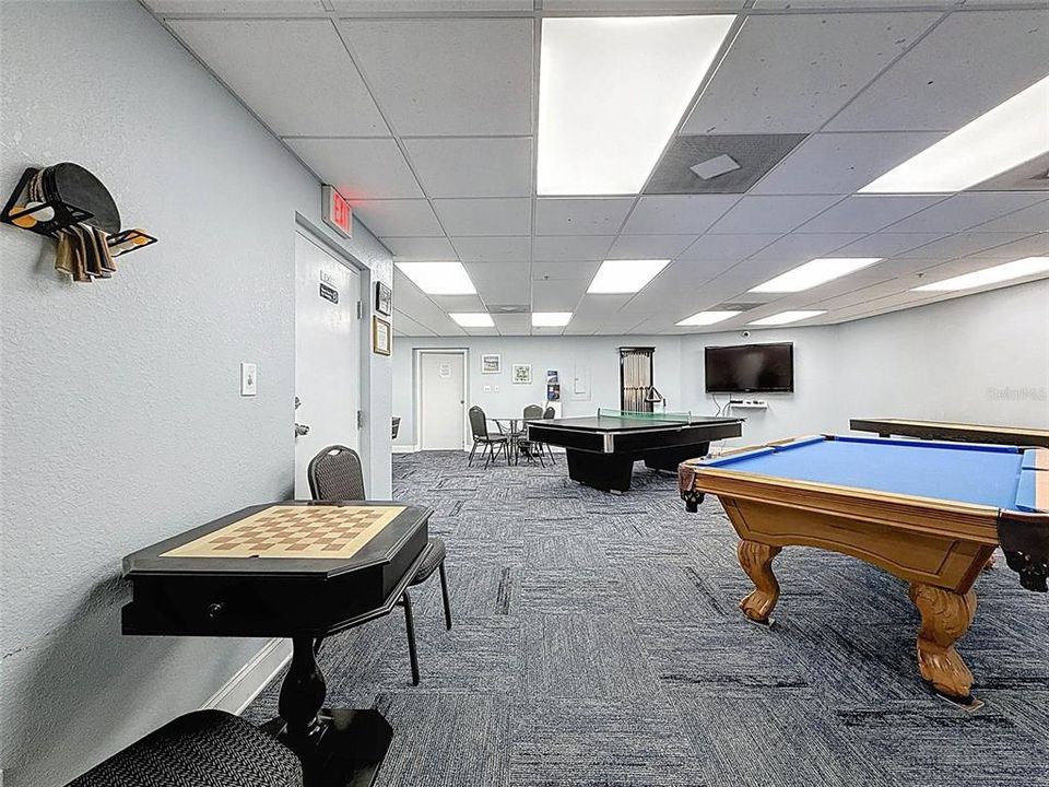 For Sale: $214,900 (1 beds, 1 baths, 733 Square Feet)