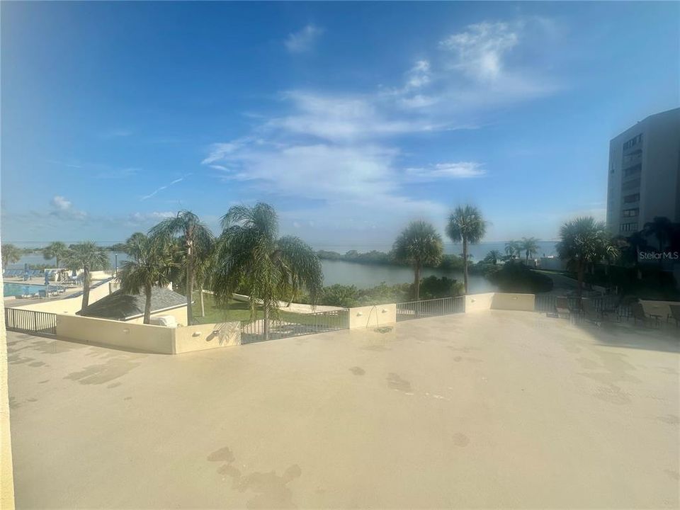 For Sale: $214,900 (1 beds, 1 baths, 733 Square Feet)