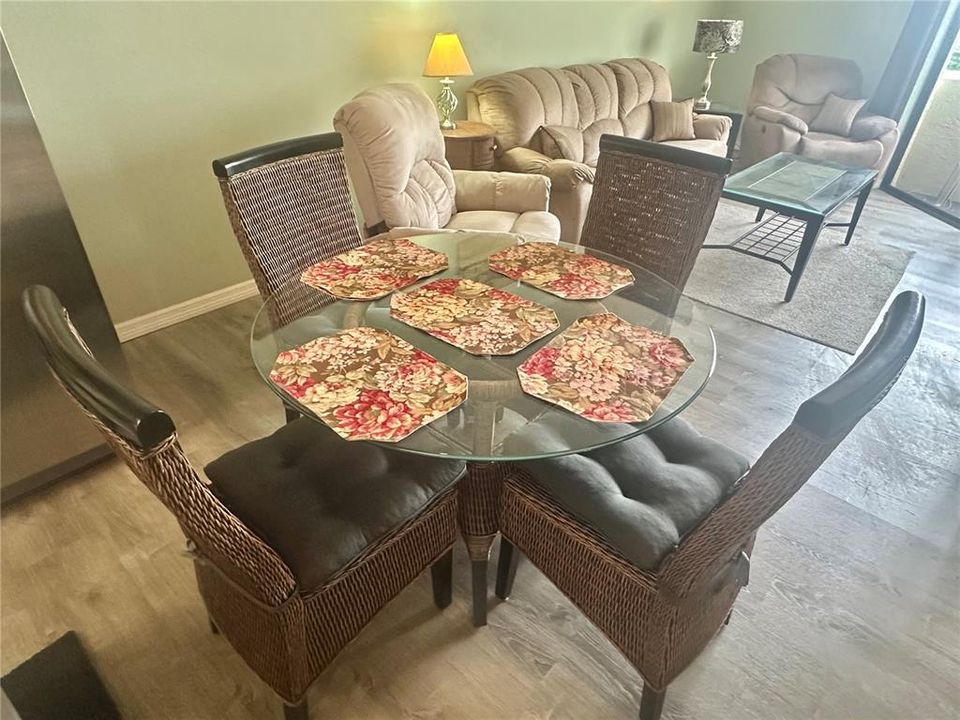 For Sale: $214,900 (1 beds, 1 baths, 733 Square Feet)