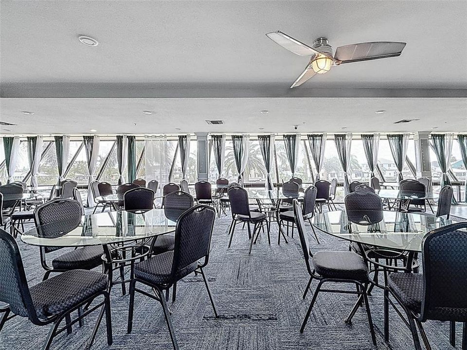 For Sale: $214,900 (1 beds, 1 baths, 733 Square Feet)