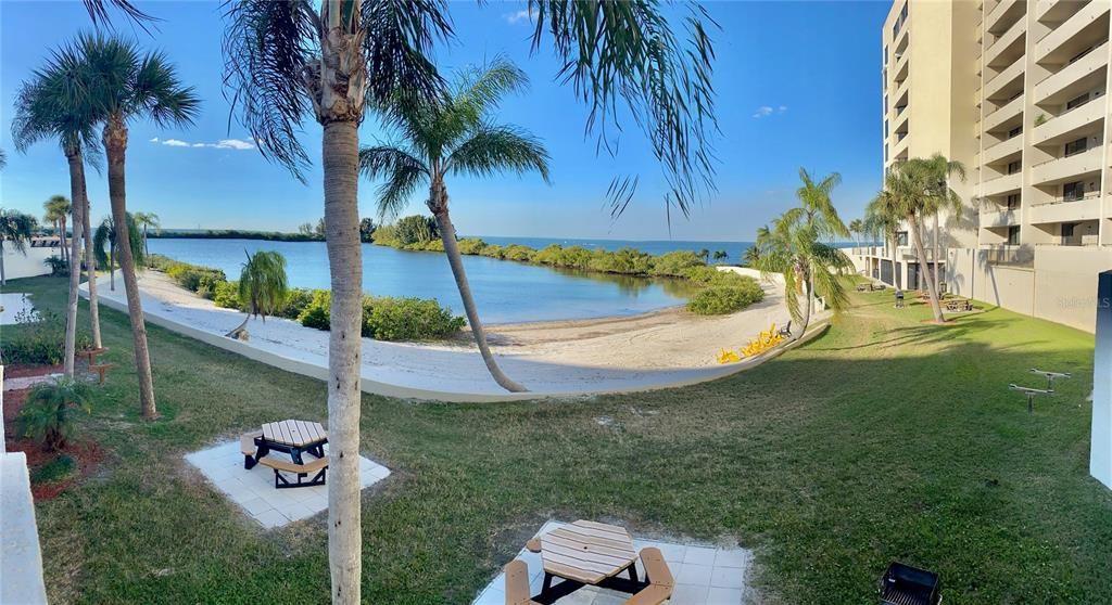 For Sale: $214,900 (1 beds, 1 baths, 733 Square Feet)