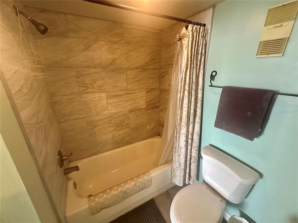 For Sale: $214,900 (1 beds, 1 baths, 733 Square Feet)