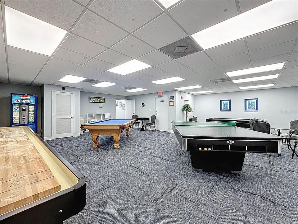 For Sale: $214,900 (1 beds, 1 baths, 733 Square Feet)