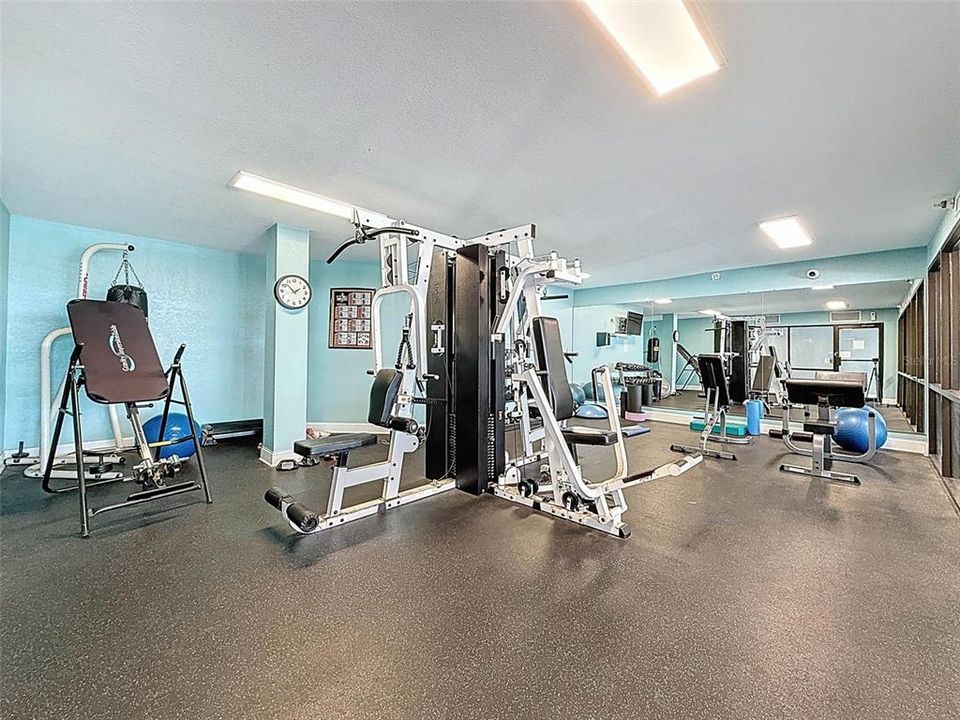 For Sale: $214,900 (1 beds, 1 baths, 733 Square Feet)