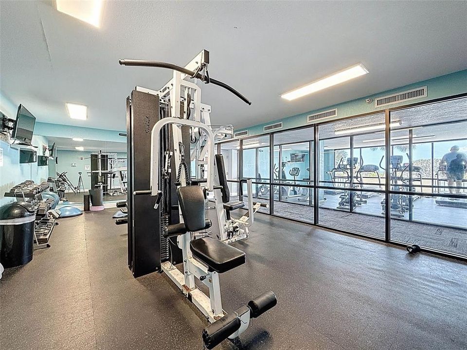 For Sale: $214,900 (1 beds, 1 baths, 733 Square Feet)