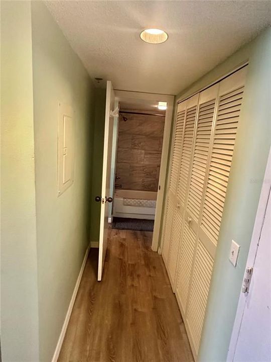 For Sale: $214,900 (1 beds, 1 baths, 733 Square Feet)