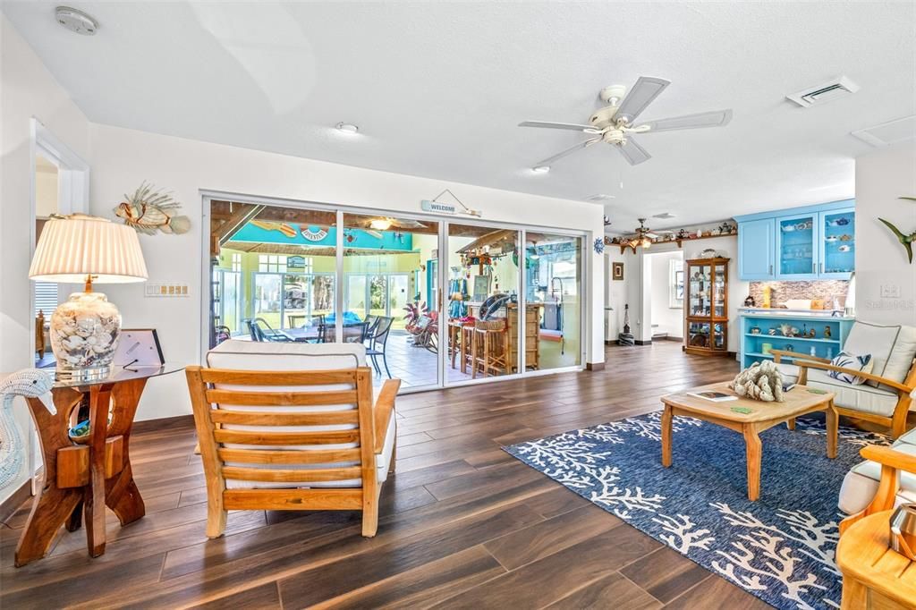 На продажу: $955,000 (3 спален, 2 ванн, 3103 Квадратных фут)