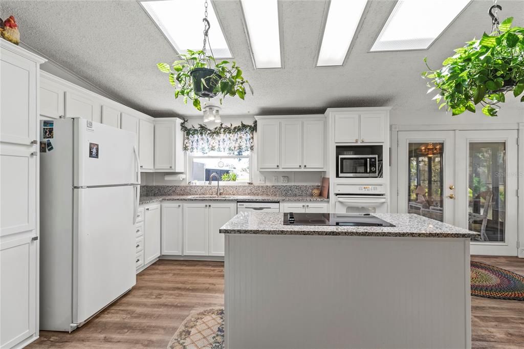 Activo con contrato: $239,000 (2 camas, 2 baños, 1876 Pies cuadrados)