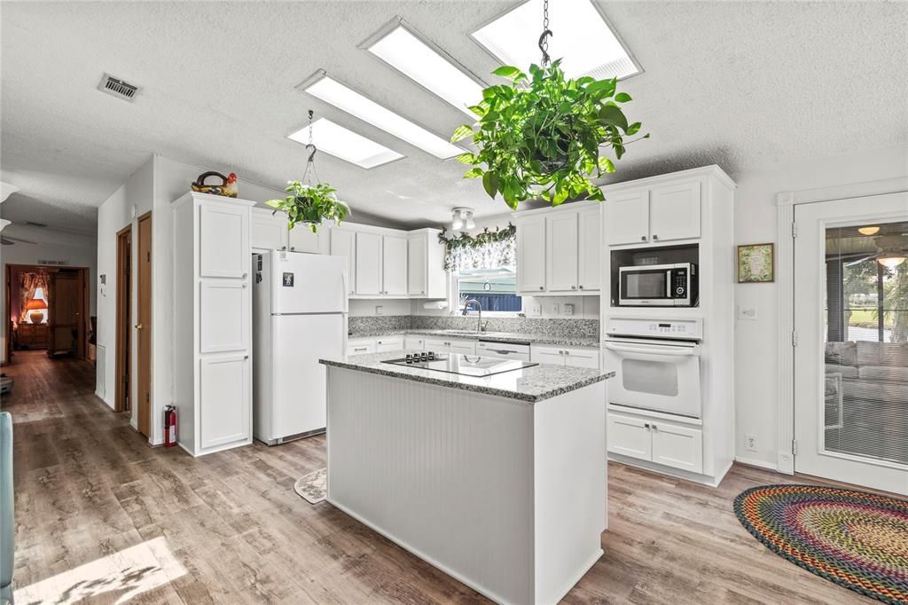 Activo con contrato: $239,000 (2 camas, 2 baños, 1876 Pies cuadrados)
