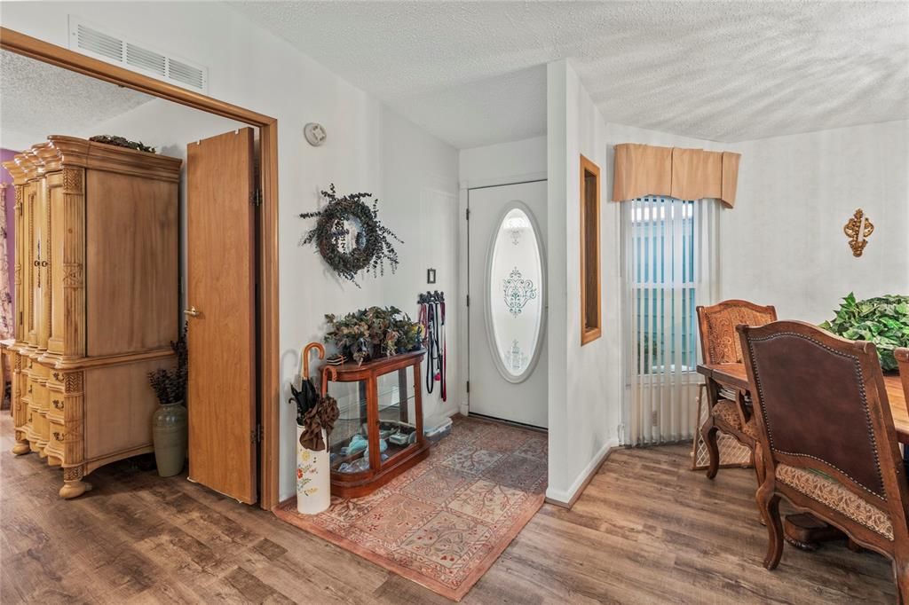 Activo con contrato: $239,000 (2 camas, 2 baños, 1876 Pies cuadrados)