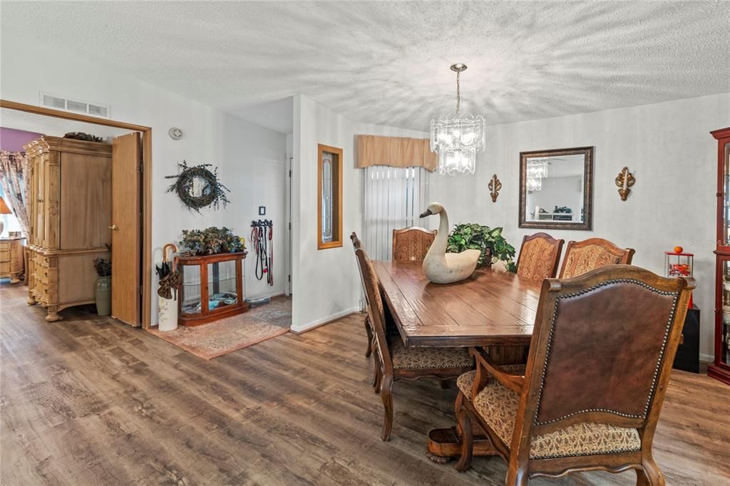 Activo con contrato: $239,000 (2 camas, 2 baños, 1876 Pies cuadrados)