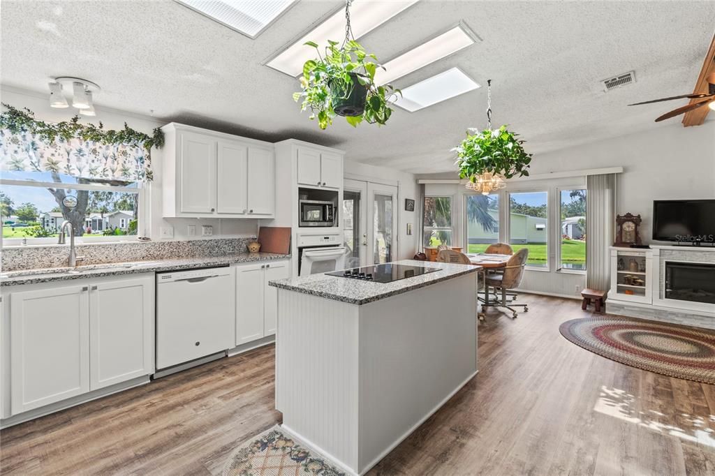 Activo con contrato: $239,000 (2 camas, 2 baños, 1876 Pies cuadrados)
