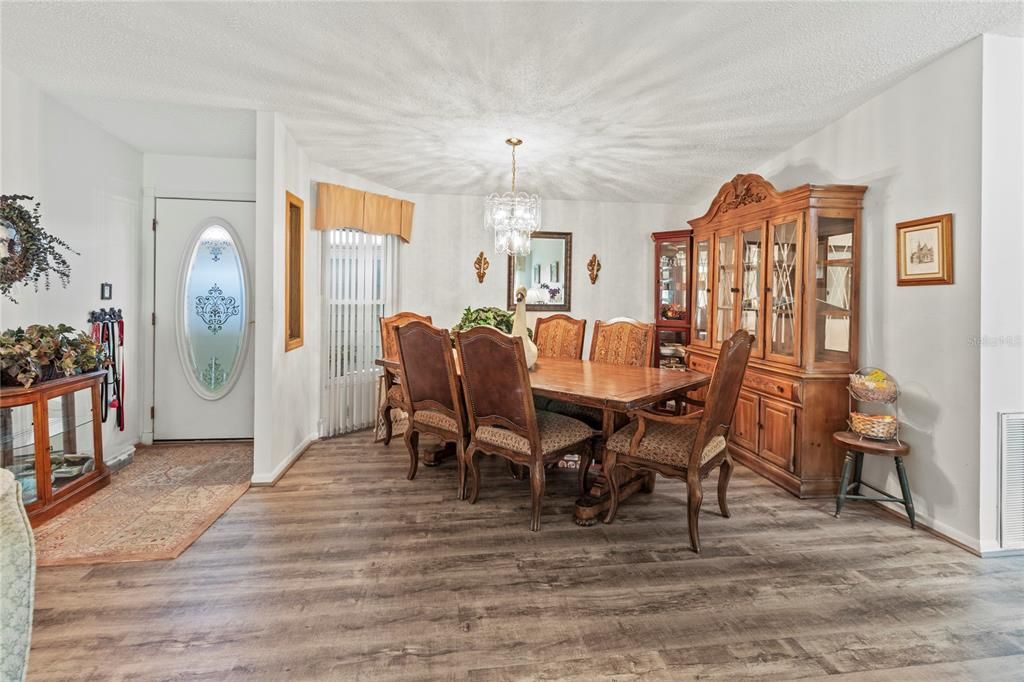 Activo con contrato: $239,000 (2 camas, 2 baños, 1876 Pies cuadrados)