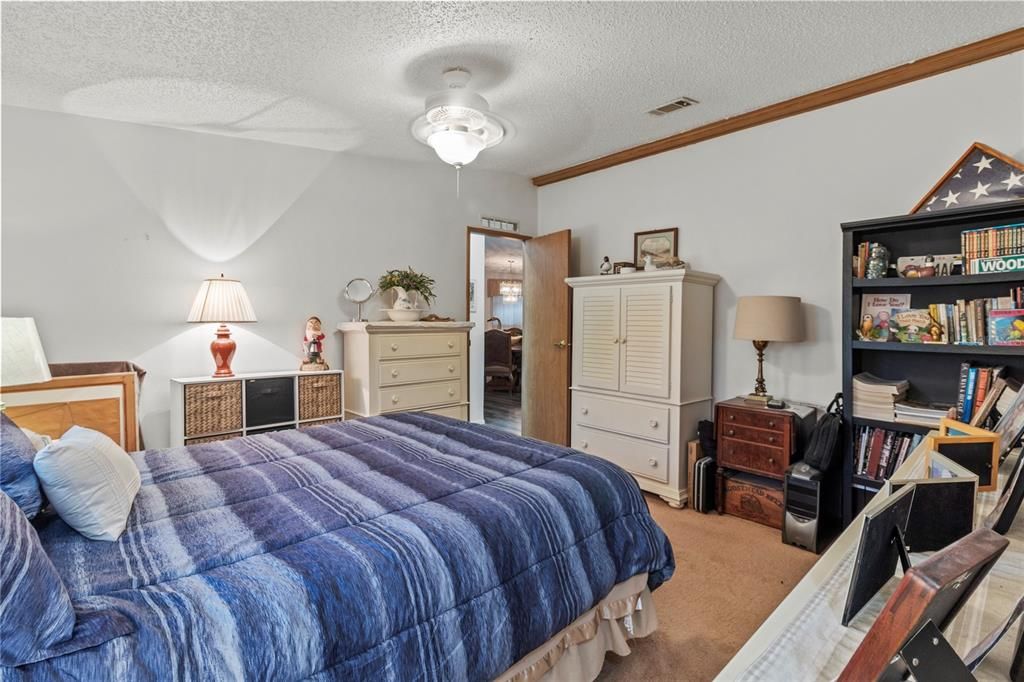 Activo con contrato: $239,000 (2 camas, 2 baños, 1876 Pies cuadrados)