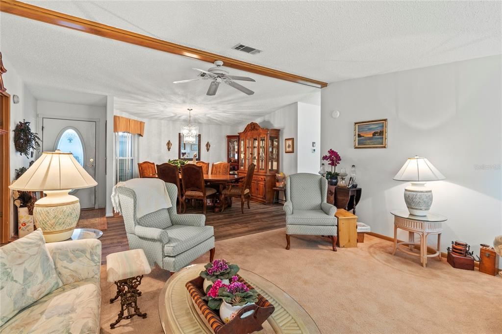 Activo con contrato: $239,000 (2 camas, 2 baños, 1876 Pies cuadrados)
