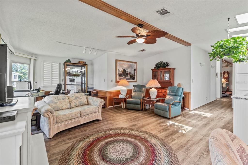 Activo con contrato: $239,000 (2 camas, 2 baños, 1876 Pies cuadrados)