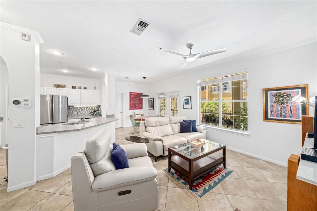 For Sale: $264,500 (2 beds, 2 baths, 1004 Square Feet)