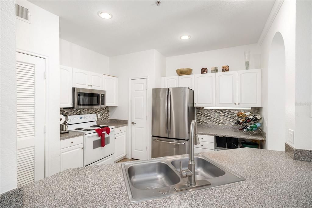 For Sale: $264,500 (2 beds, 2 baths, 1004 Square Feet)