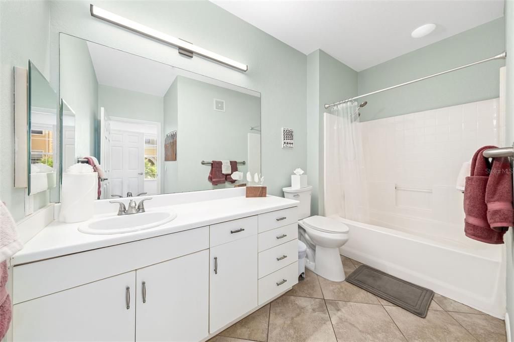 For Sale: $264,500 (2 beds, 2 baths, 1004 Square Feet)