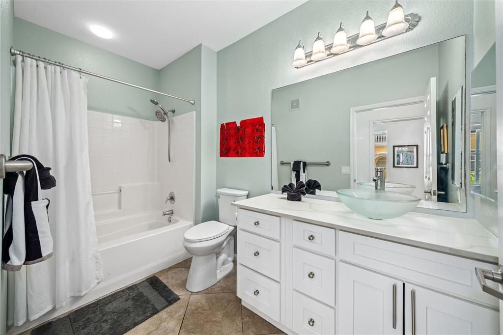 For Sale: $264,500 (2 beds, 2 baths, 1004 Square Feet)