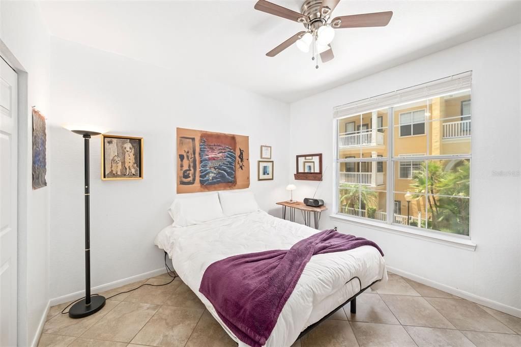 For Sale: $264,500 (2 beds, 2 baths, 1004 Square Feet)