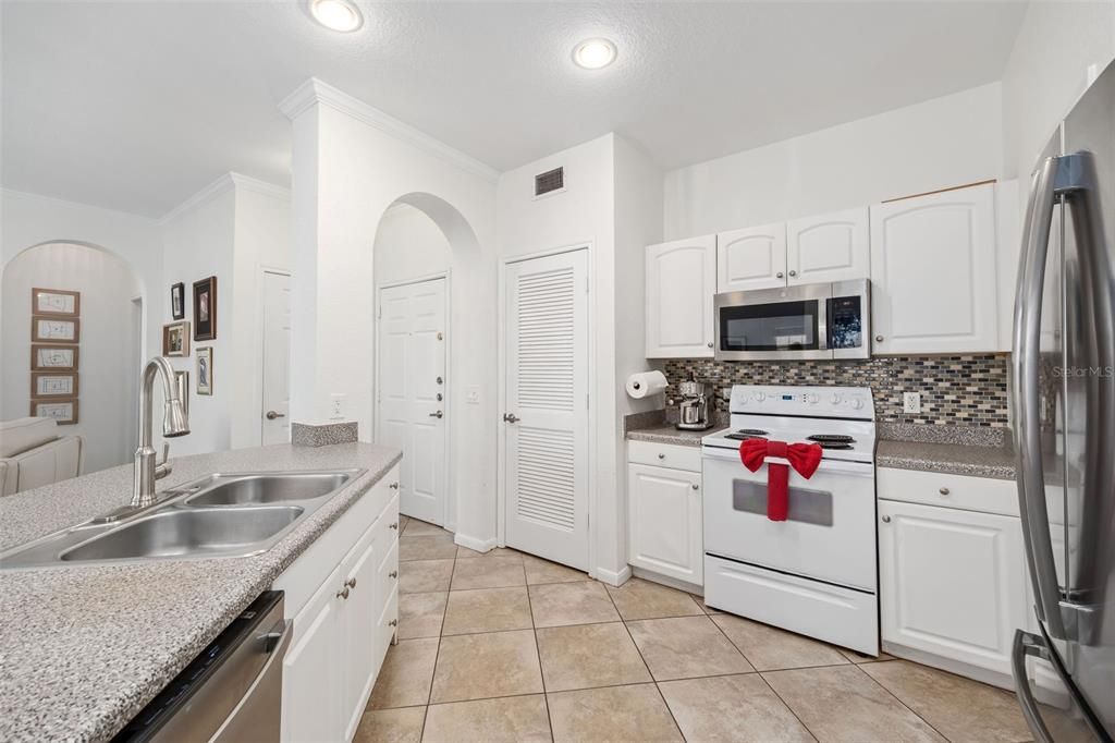 For Sale: $264,500 (2 beds, 2 baths, 1004 Square Feet)