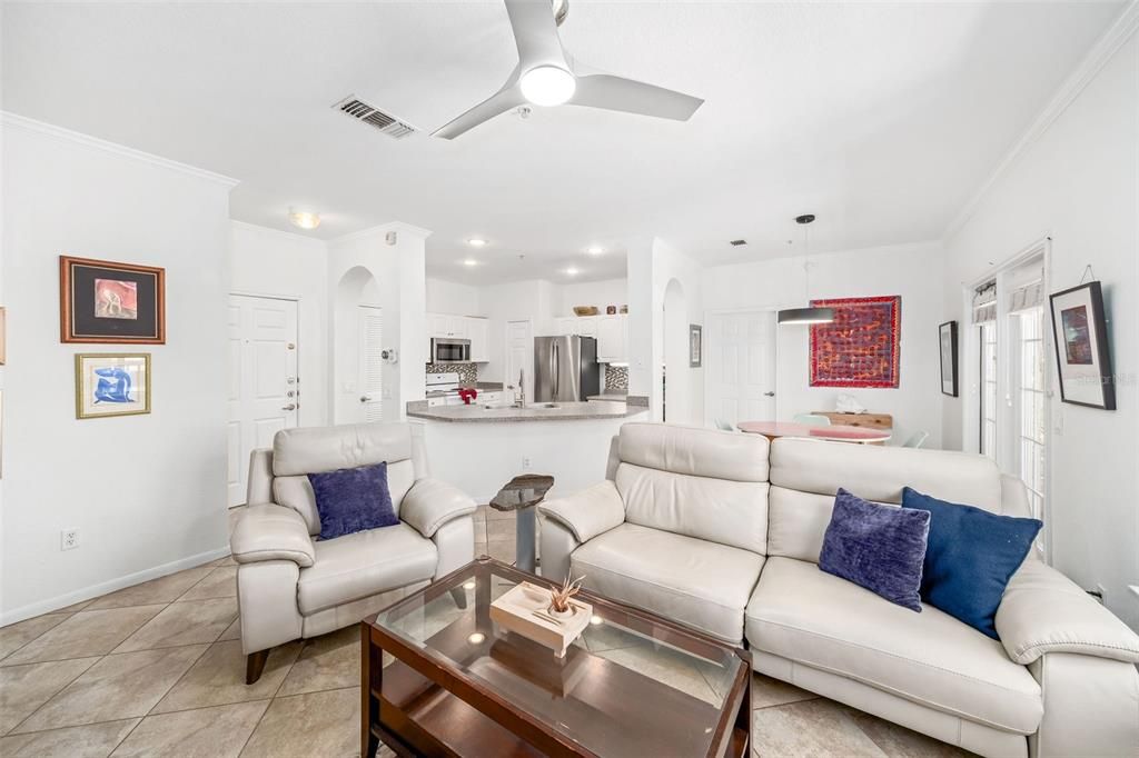 For Sale: $264,500 (2 beds, 2 baths, 1004 Square Feet)