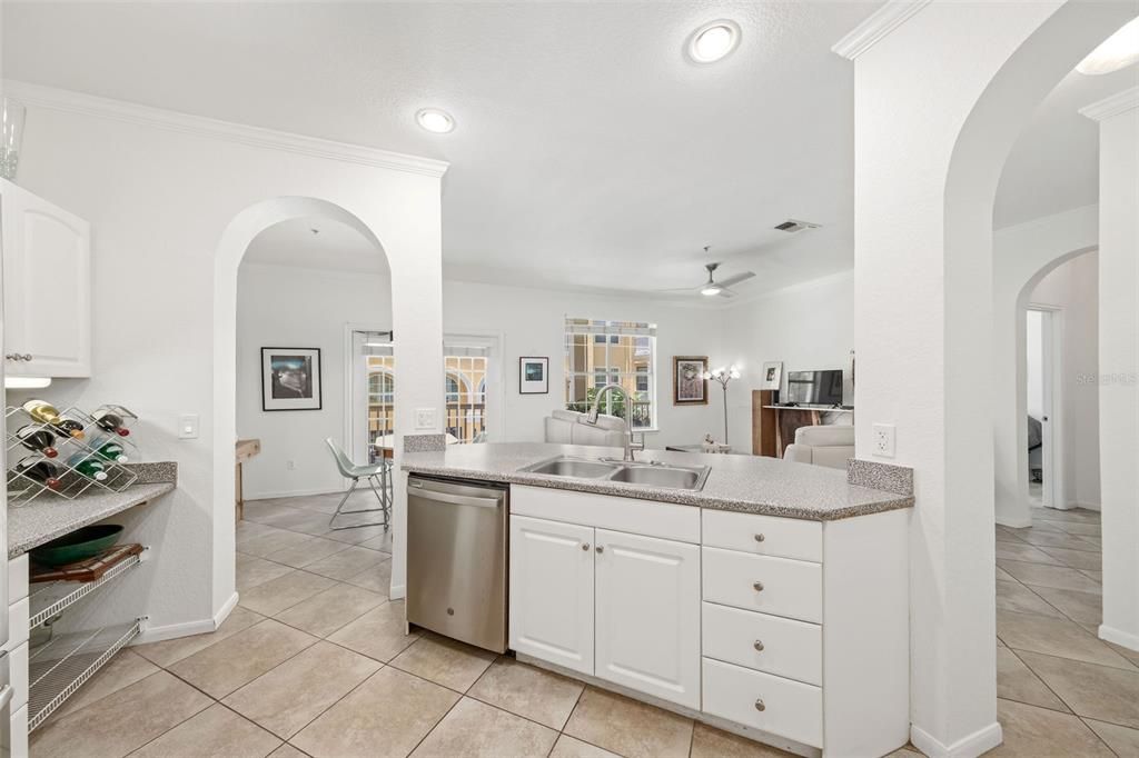 For Sale: $264,500 (2 beds, 2 baths, 1004 Square Feet)