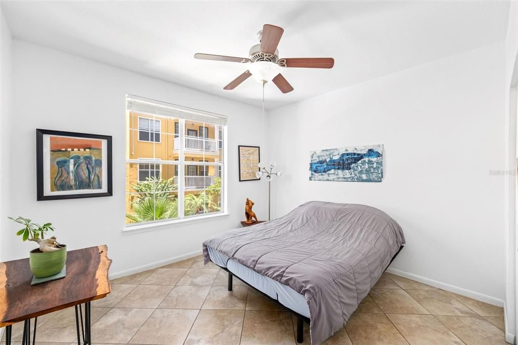 For Sale: $264,500 (2 beds, 2 baths, 1004 Square Feet)