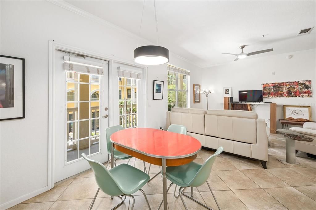 For Sale: $264,500 (2 beds, 2 baths, 1004 Square Feet)