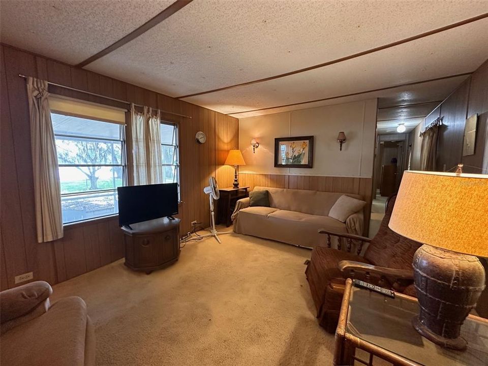 For Sale: $139,900 (2 beds, 1 baths, 672 Square Feet)