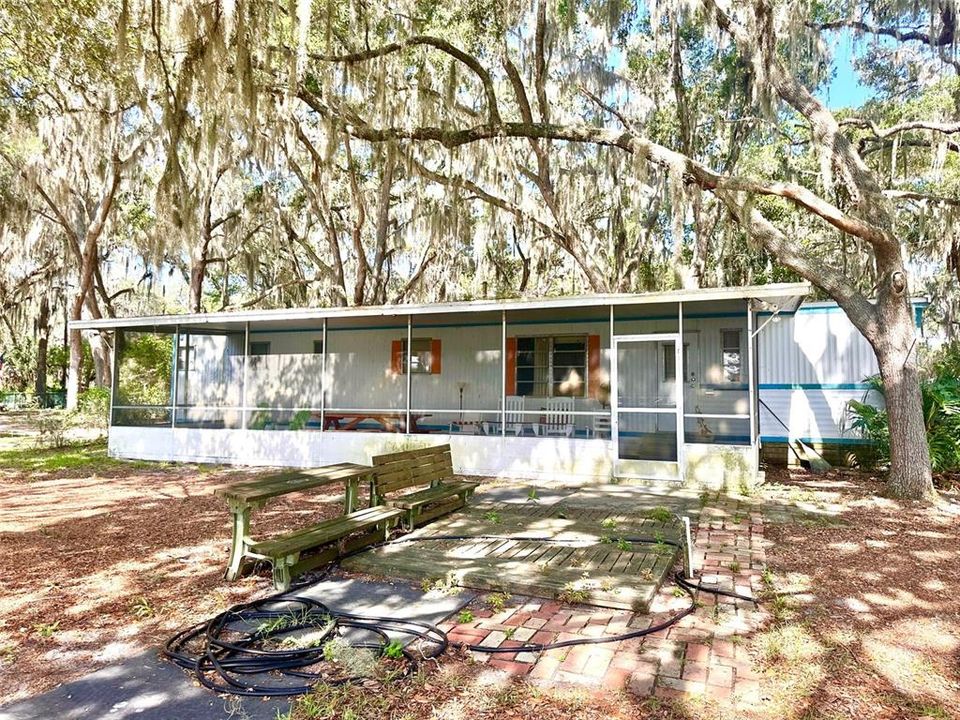 For Sale: $139,900 (2 beds, 1 baths, 672 Square Feet)