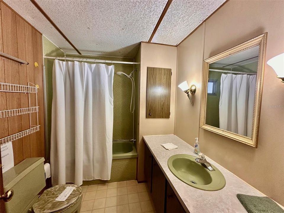 For Sale: $139,900 (2 beds, 1 baths, 672 Square Feet)