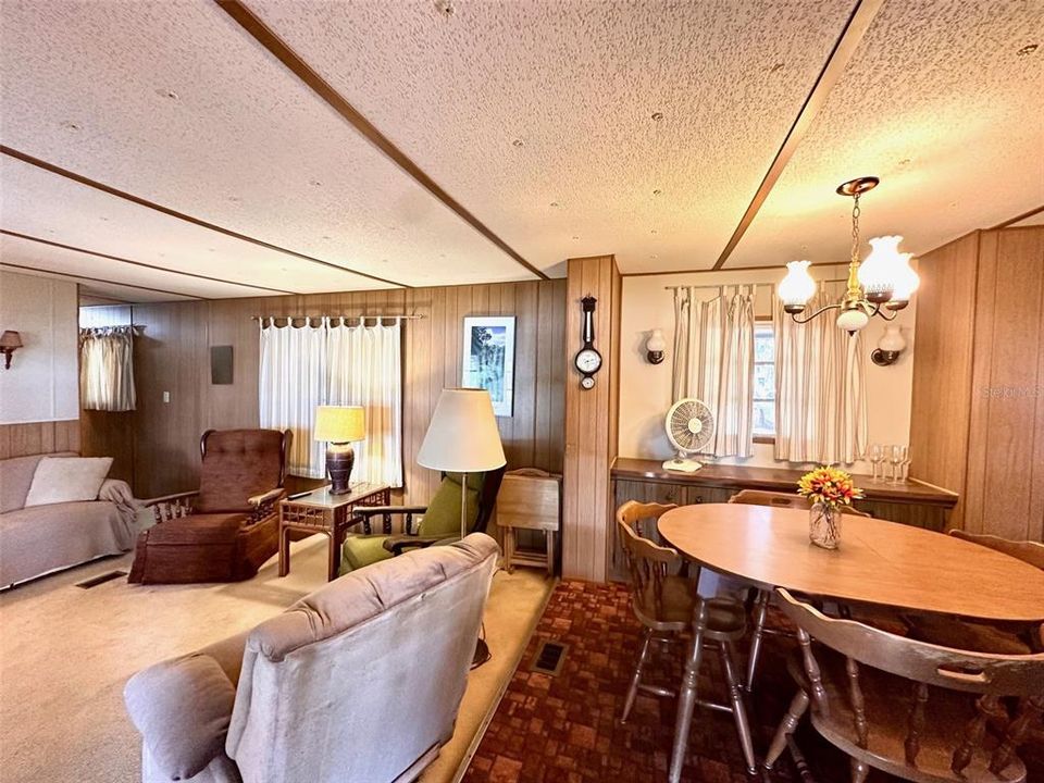 For Sale: $139,900 (2 beds, 1 baths, 672 Square Feet)