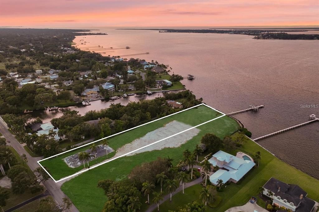 待售: $2,997,000 (1.82 acres)