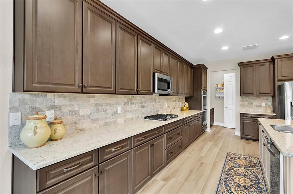 На продажу: $729,000 (4 спален, 2 ванн, 2706 Квадратных фут)