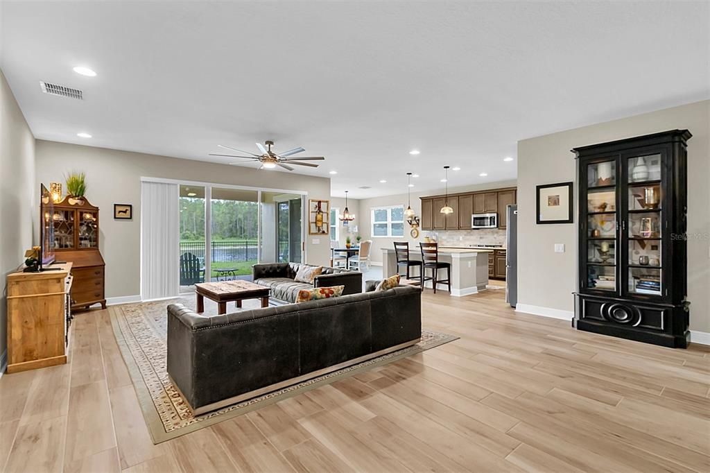 На продажу: $729,000 (4 спален, 2 ванн, 2706 Квадратных фут)